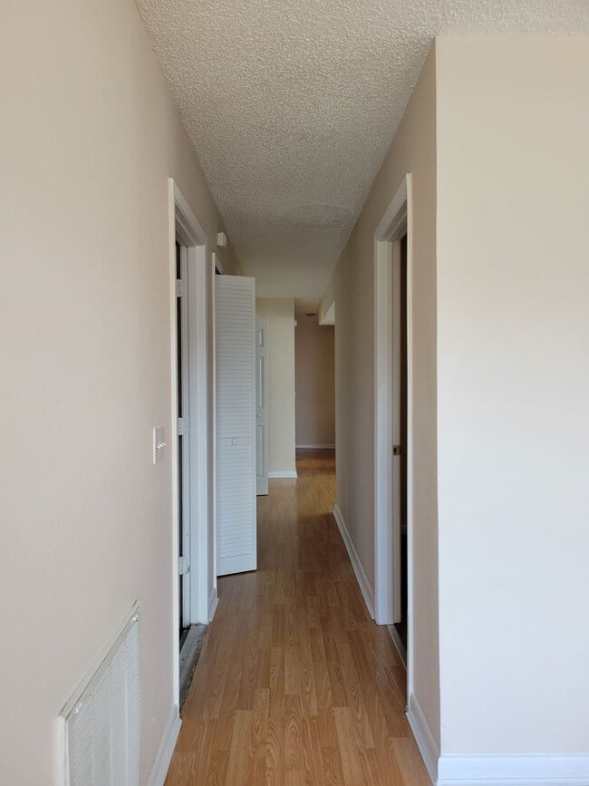 Building Photo - Two-Bedroom Home with Bonus Room in Winter Haven