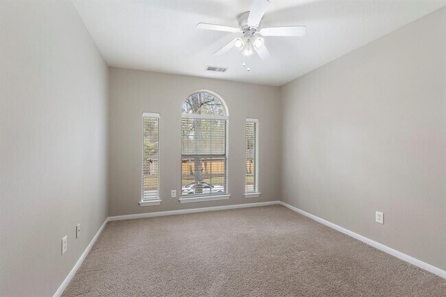 Building Photo - 138 W Bristol Oak Cir