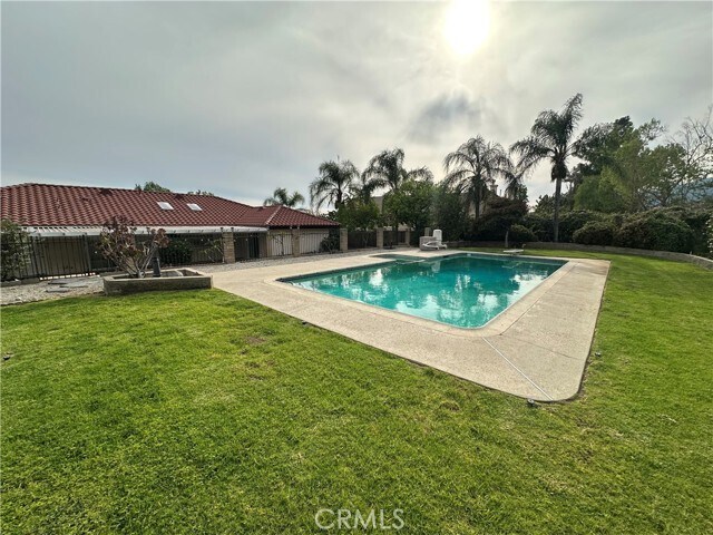 Building Photo - 9388 Valley View St