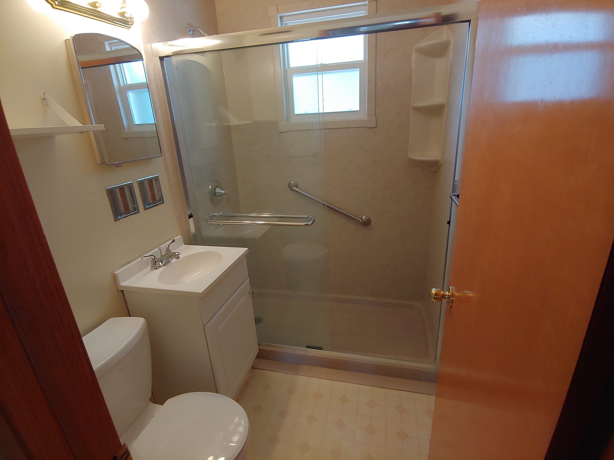 Bathroom - 1415 King Ave