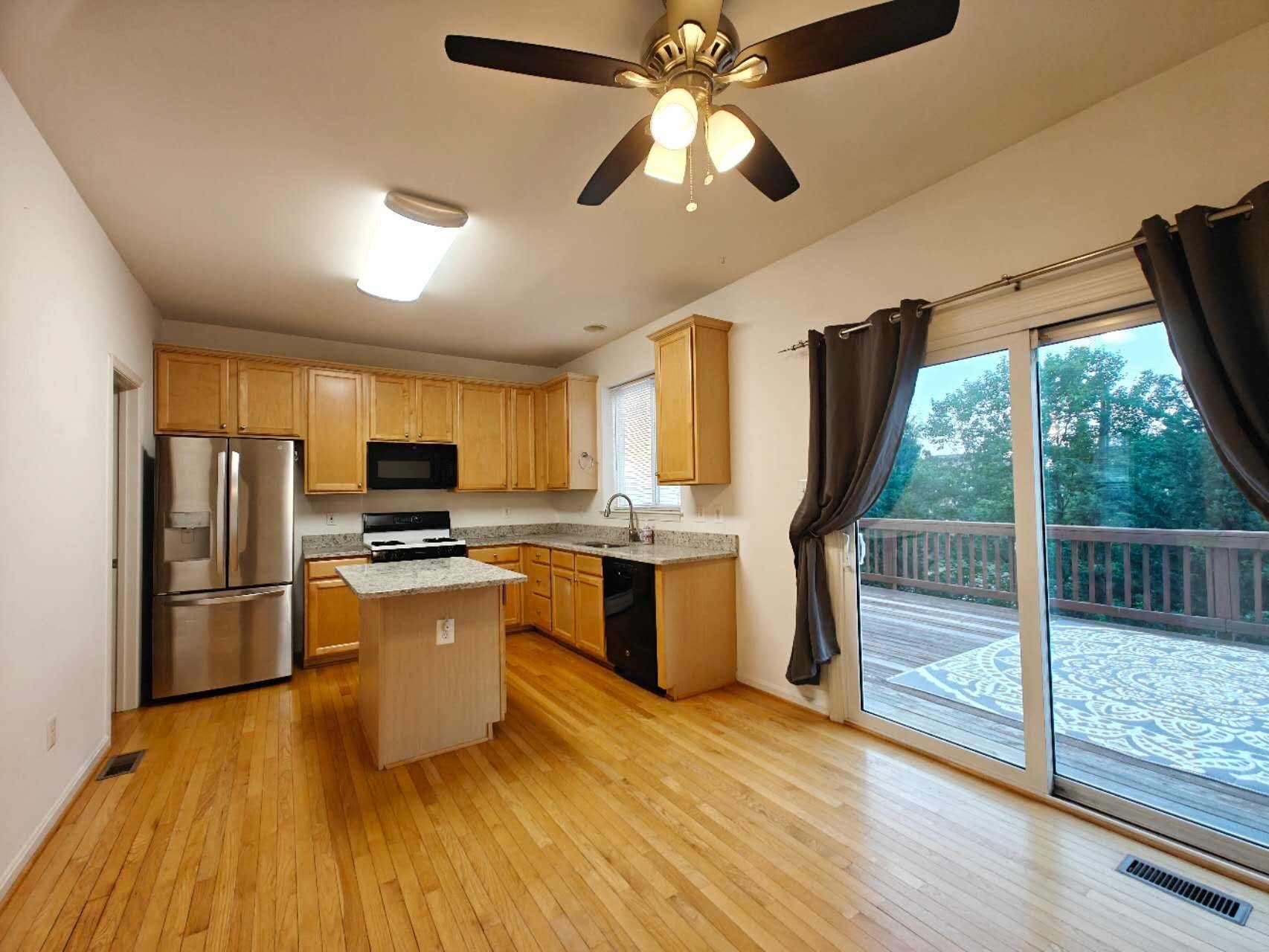 Building Photo - 13030 Park Crescent Cir