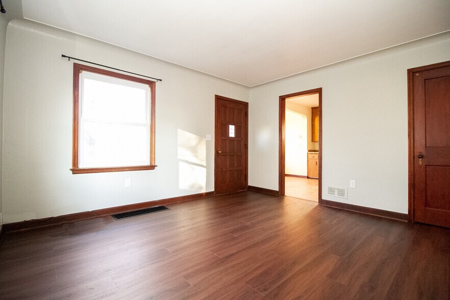 Building Photo - 423 W Capistrano Ave