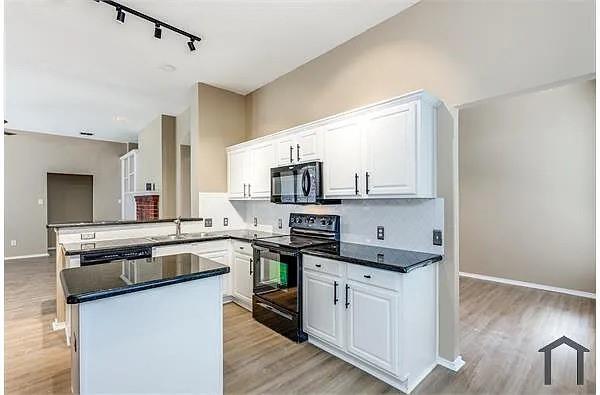 Building Photo - 11304 Amber Valley Dr