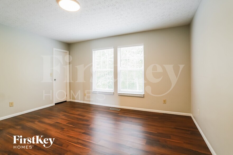 Building Photo - 1732 Westmeadow Dr