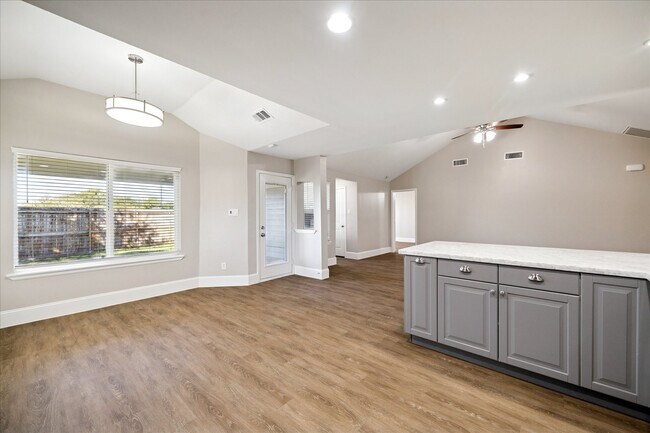 Building Photo - 3123 W Heatherock Cir