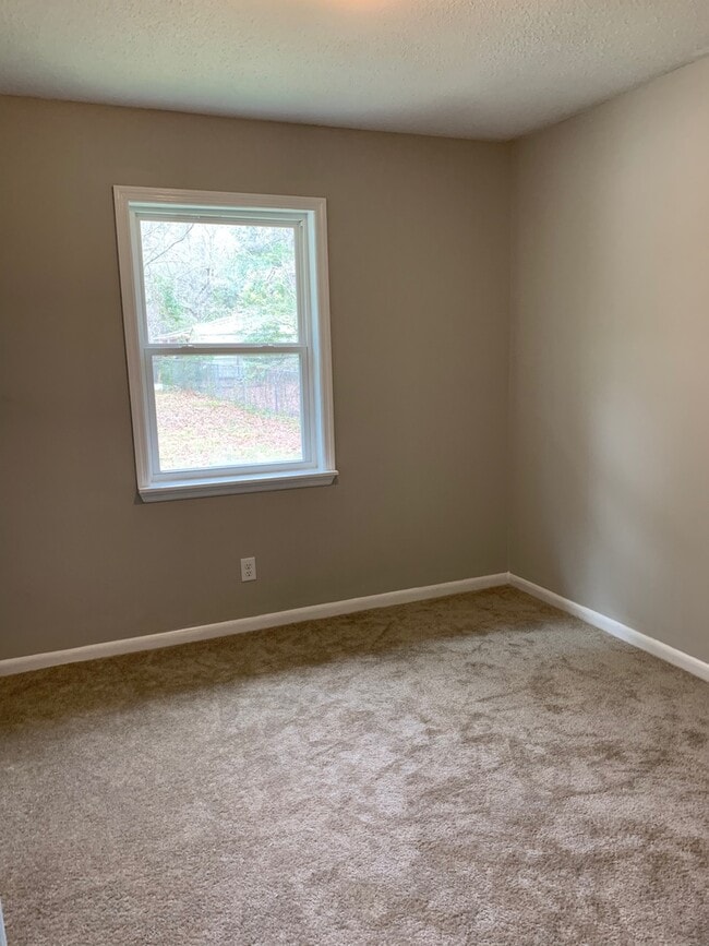 Building Photo - *NEWLY REMODELED*