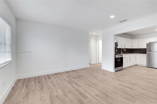 Building Photo - 2512 NE 182nd Terrace