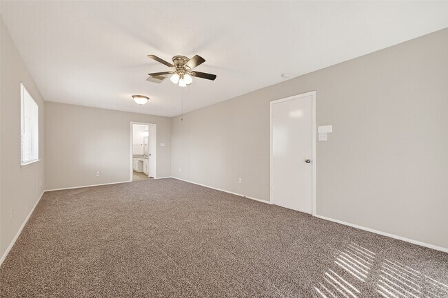 Building Photo - 927 Comstock Springs Dr