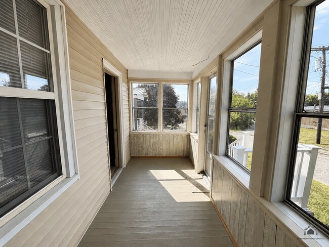 Building Photo - ? Your Next Home Awaits – 3 Bed, 1.5 Bath Single-Family Rental!