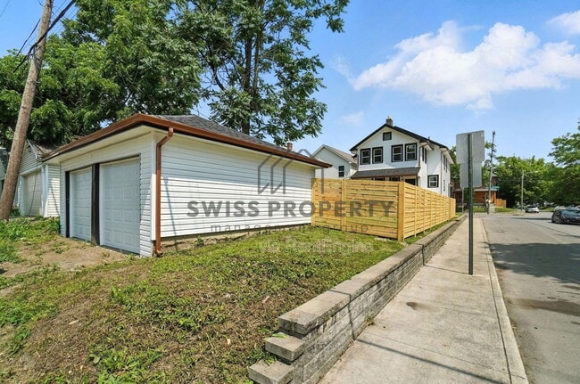 Building Photo - 887 E Livingston Ave