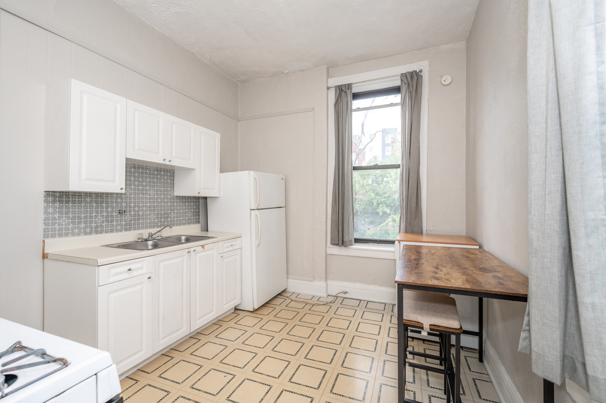 Kitchen. No dish washer. - 120 Lyon St