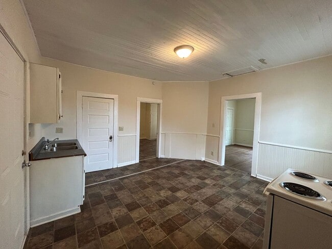 Building Photo - 73 Pine St