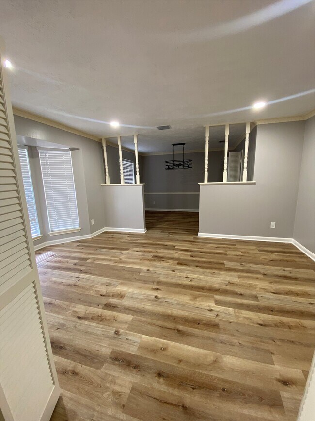 Building Photo - 11702 N Petersham Dr