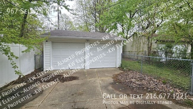 Building Photo - 967 Selwyn Rd