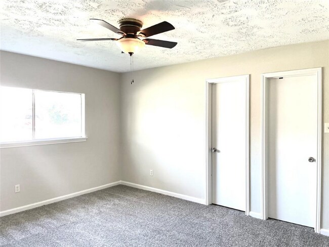 Building Photo - 22226 Meadowhill Dr
