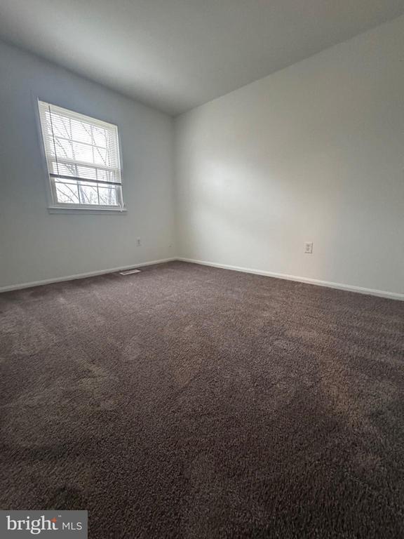 Building Photo - 2070 Mayflower Dr