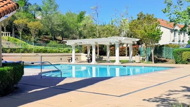 Building Photo - Charming and Move-in Ready 3BD/2.5BA, Two-Story Townhouse in Miravilla at Gale Ranch, San Ramon- ...