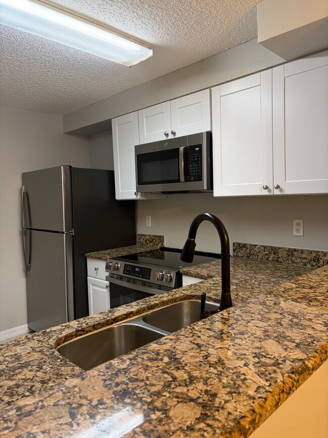 Building Photo - Palm Villa Condominium
