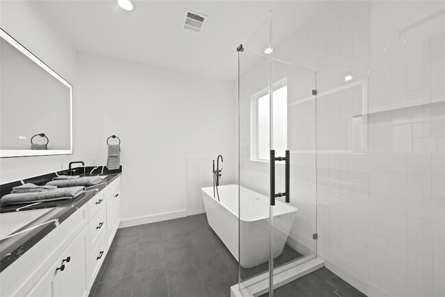 Building Photo - 2510 Gray St