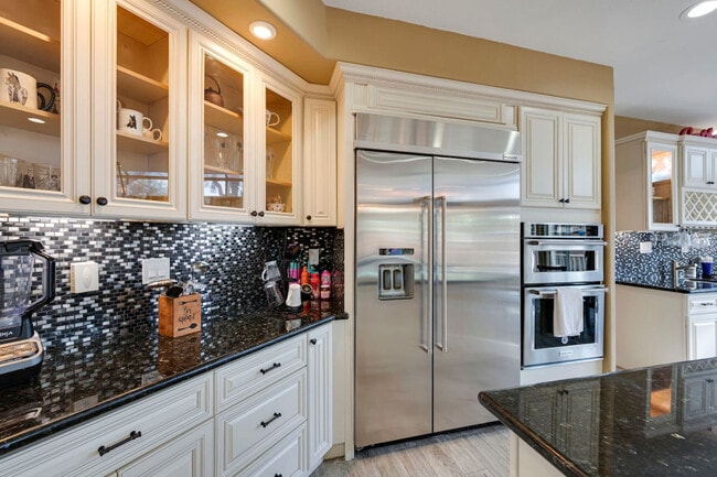 Building Photo - 9598 Naples Dr