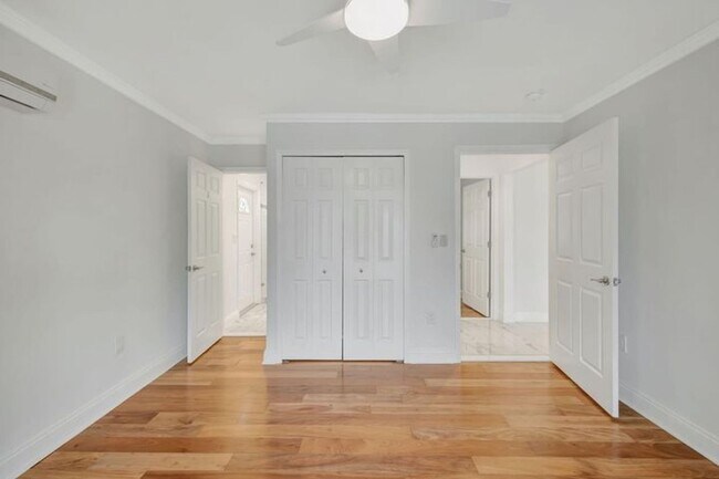 Building Photo - 2612 NE 5th St