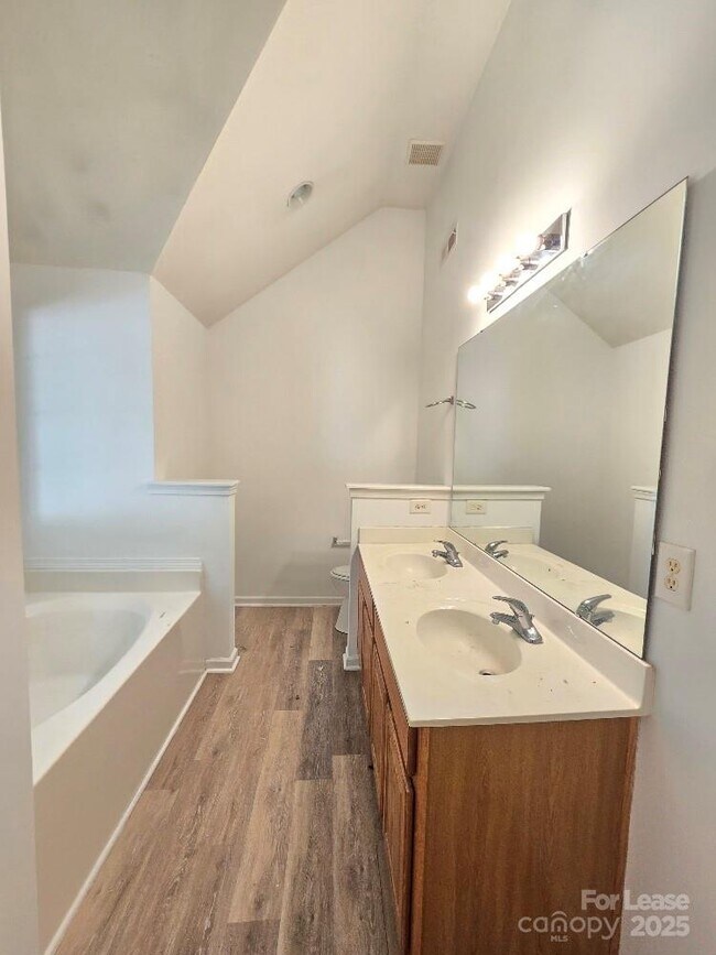 Building Photo - 4021 Fifendrum Ln