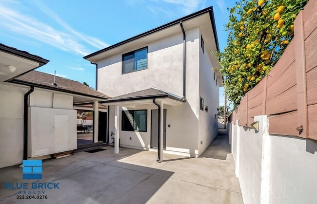 Building Photo - 5841 Vanalden Ave