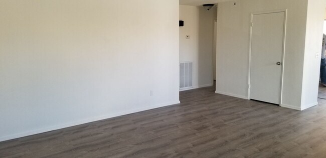 Building Photo - 3541 Tecumseh Dr