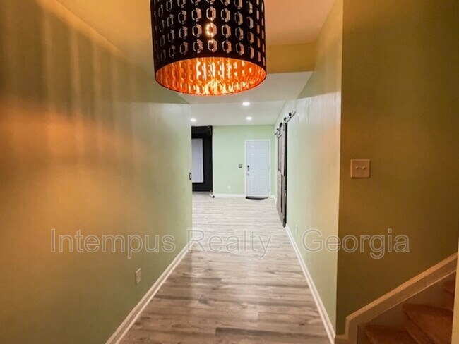 Building Photo - 3816 Thackary Dr