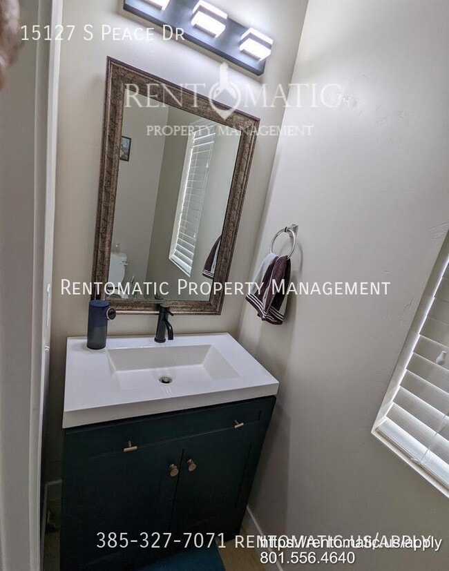 Building Photo - 15127 Peace Dr