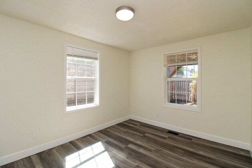 Building Photo - 4419 N Albina Ave