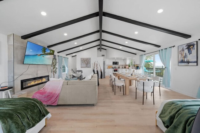 Building Photo - 5048 Bluff Pl