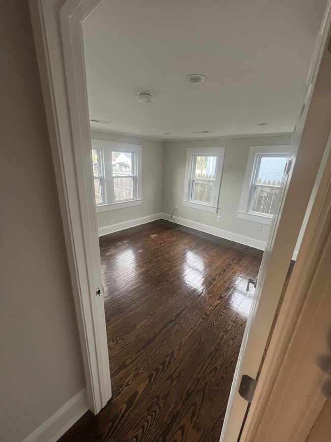 Building Photo - Charming 3-Bedroom Home with 3 Full Bathro...