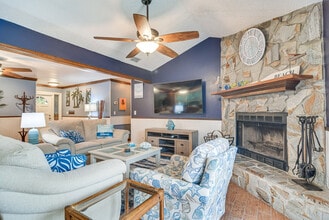 Building Photo - 2360 Willow Tree Trail