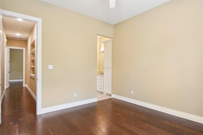 Building Photo - 124 Abamillo Dr