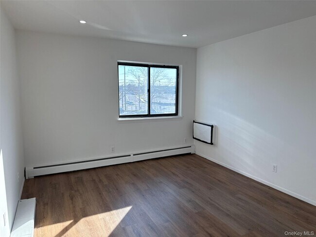 Building Photo - 142 Trenchard St