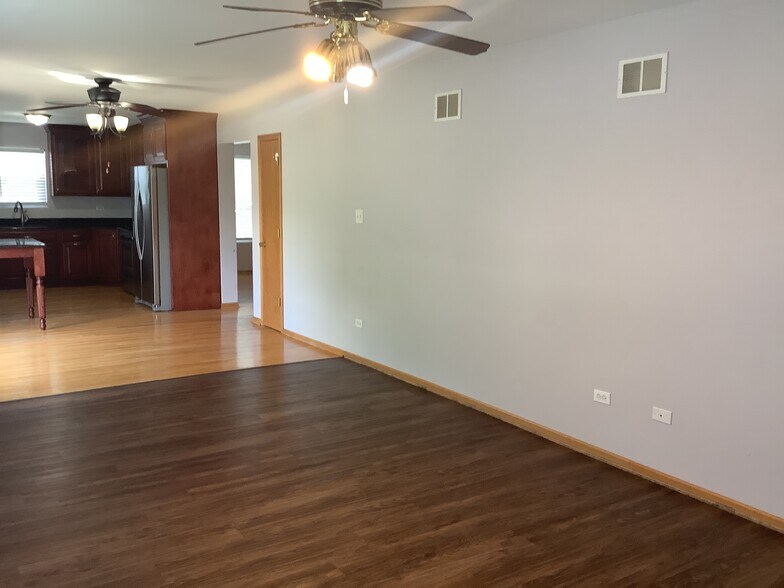 Building Photo - 5209 Sunmeadow Dr