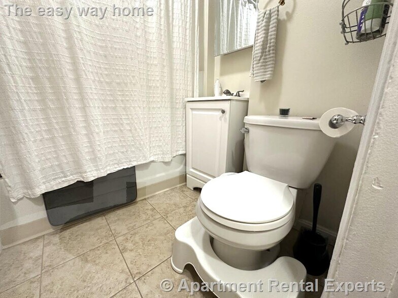 Building Photo - 1056 Cambridge St