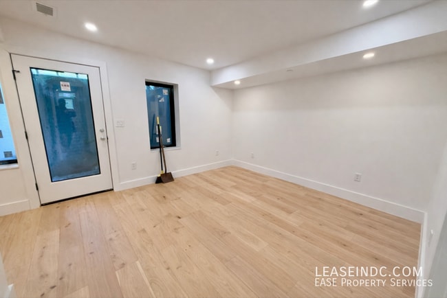 Building Photo - 1812 Independence Ave SE