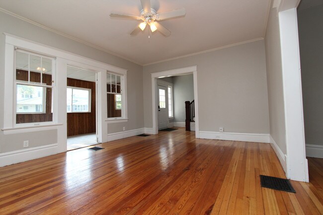 Building Photo - 110 Valley Ave NW