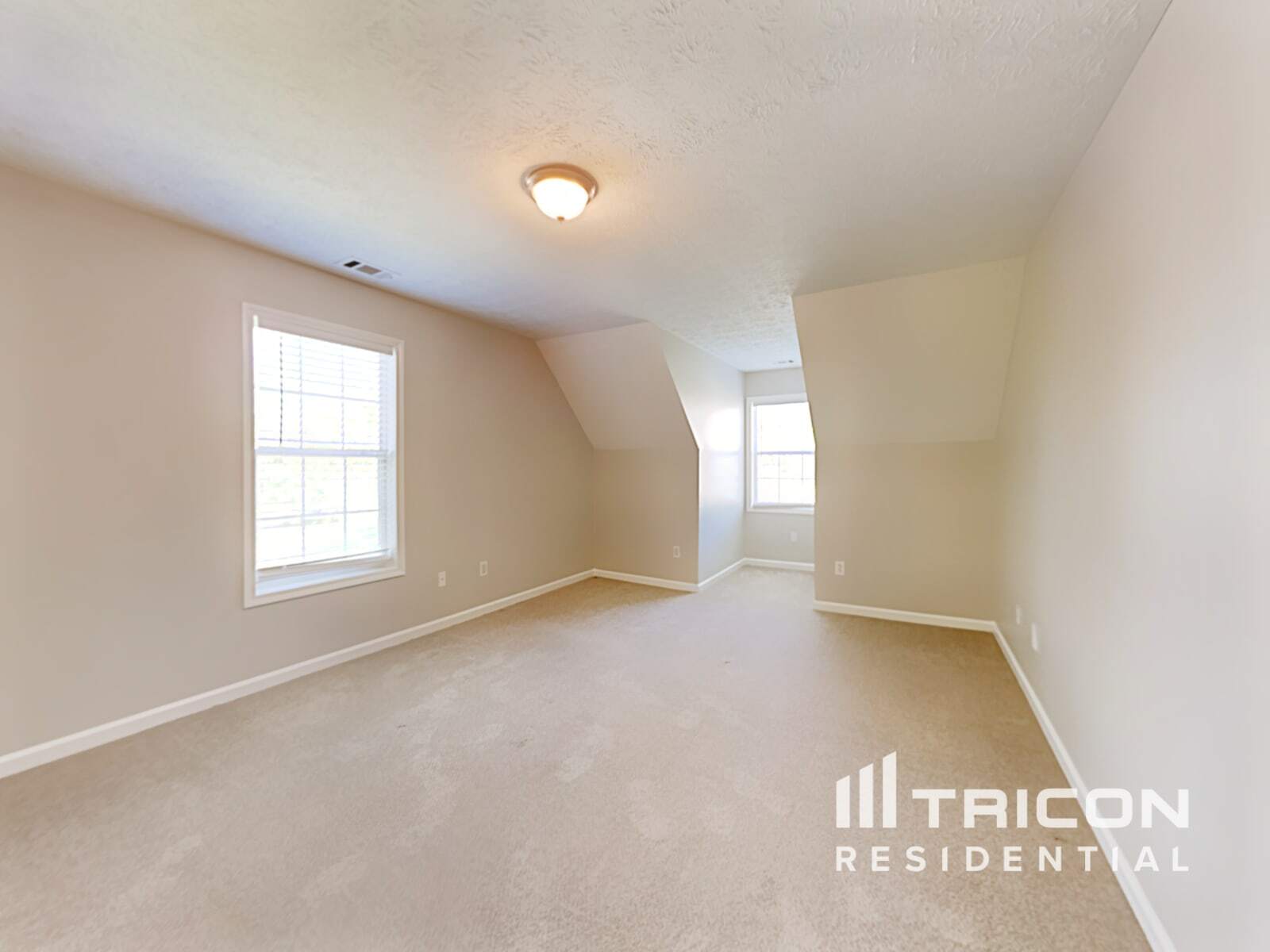 Building Photo - 712 Kings Ct