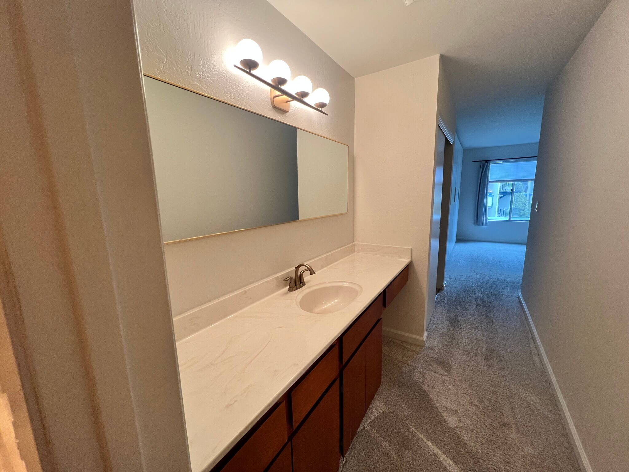 Building Photo - 960 Shorepoint Ct