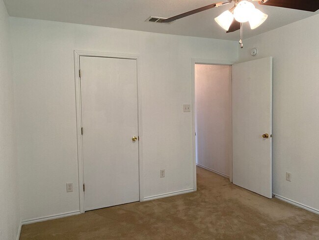 Building Photo - 1809 Liberty Hill Dr