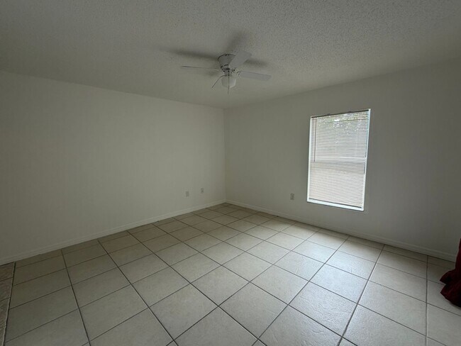 Building Photo - 2208 N Lockwood Ridge Rd
