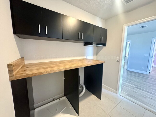 Building Photo - 3615 Voyager Ln