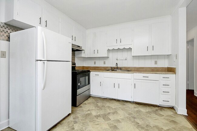 Building Photo - 4401 Ridgeley Dr