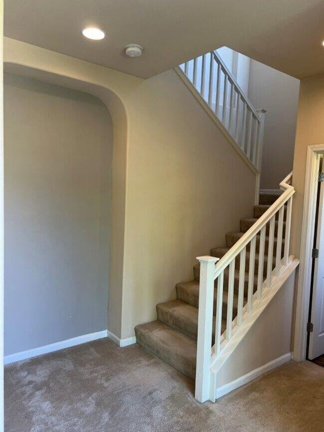 Building Photo - Modern 3 Bedroom 2 Bath 2 Story Vacaville Pets OK *Star Rentals