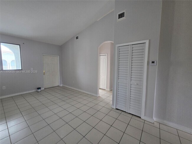 Building Photo - 2903 SE 17th Ave