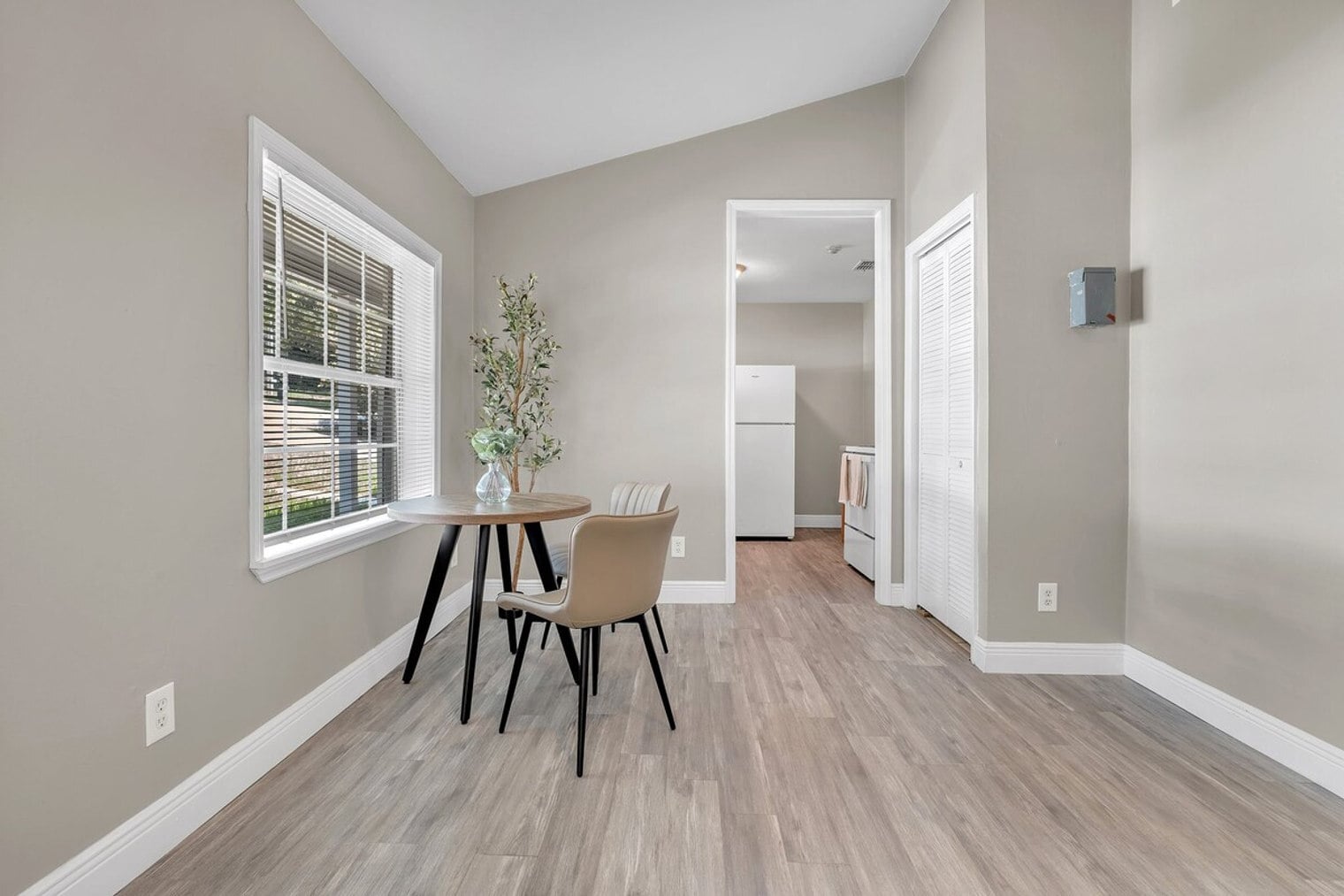 Building Photo - 915 Buena Vista Dr