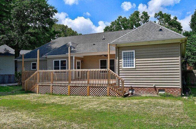Building Photo - Tastefully Renovated Ranch in Hickory on q...
